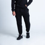 Czarne spodnie DEQS – styl i wygoda do miasta i treningu